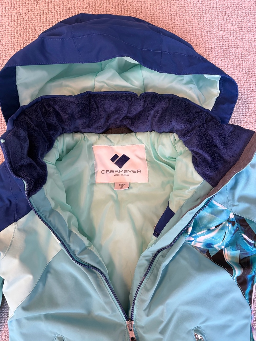 Obermeyer Aqua and Navy Girls' Hooded Ski Jacket with Patterned Sleeve - Picture 3 of 10